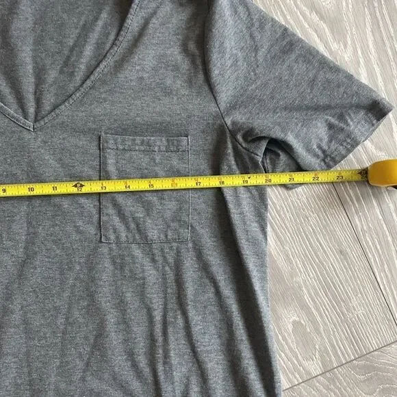 Essential Grey t shirt  - Picture 2 of 4